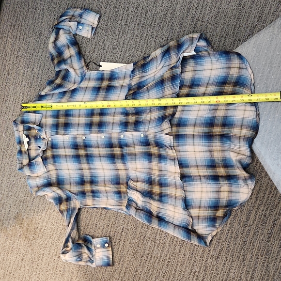 Crimson in Grace Flannel High Low Tunic Size Medium - Picture 15 of 16